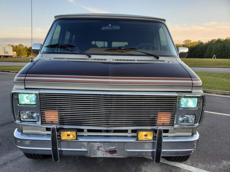 Chevrolet G20 Conversion Van  (CG21305) 1988 года  (фото 34 из 257)